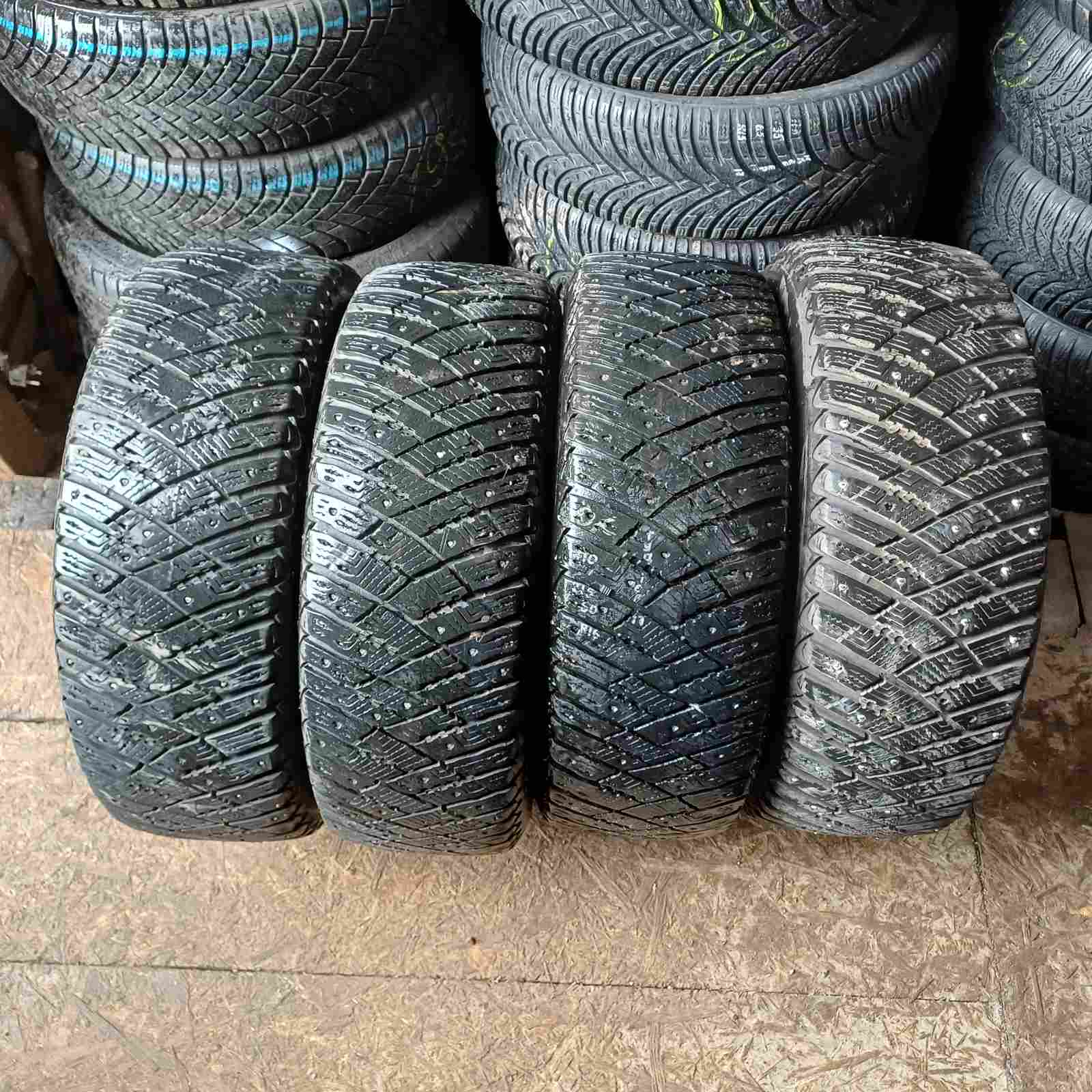 Goodyear UltraGrip ICE arctic 215/60R16